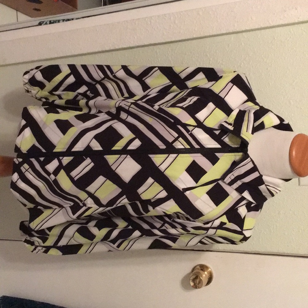 Cute thin sweater size 2